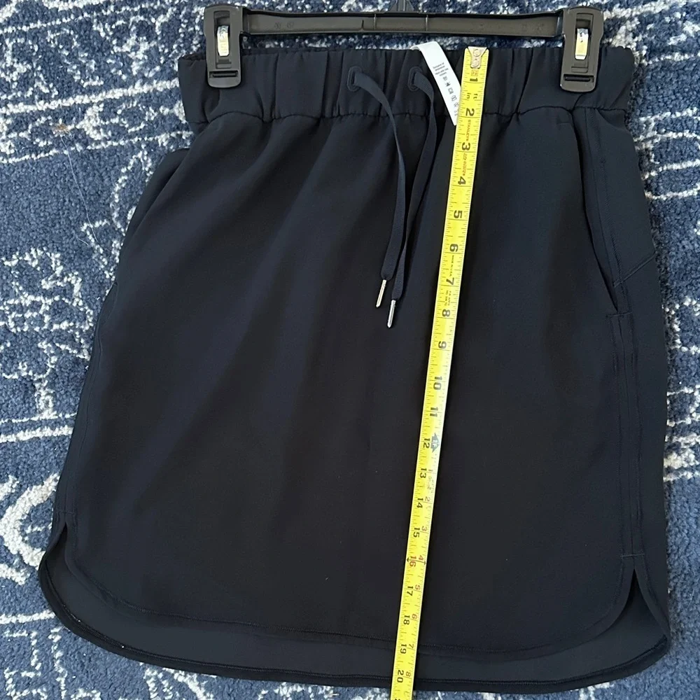 Lululemon On the Fly black Skirt sz 6 NWOT